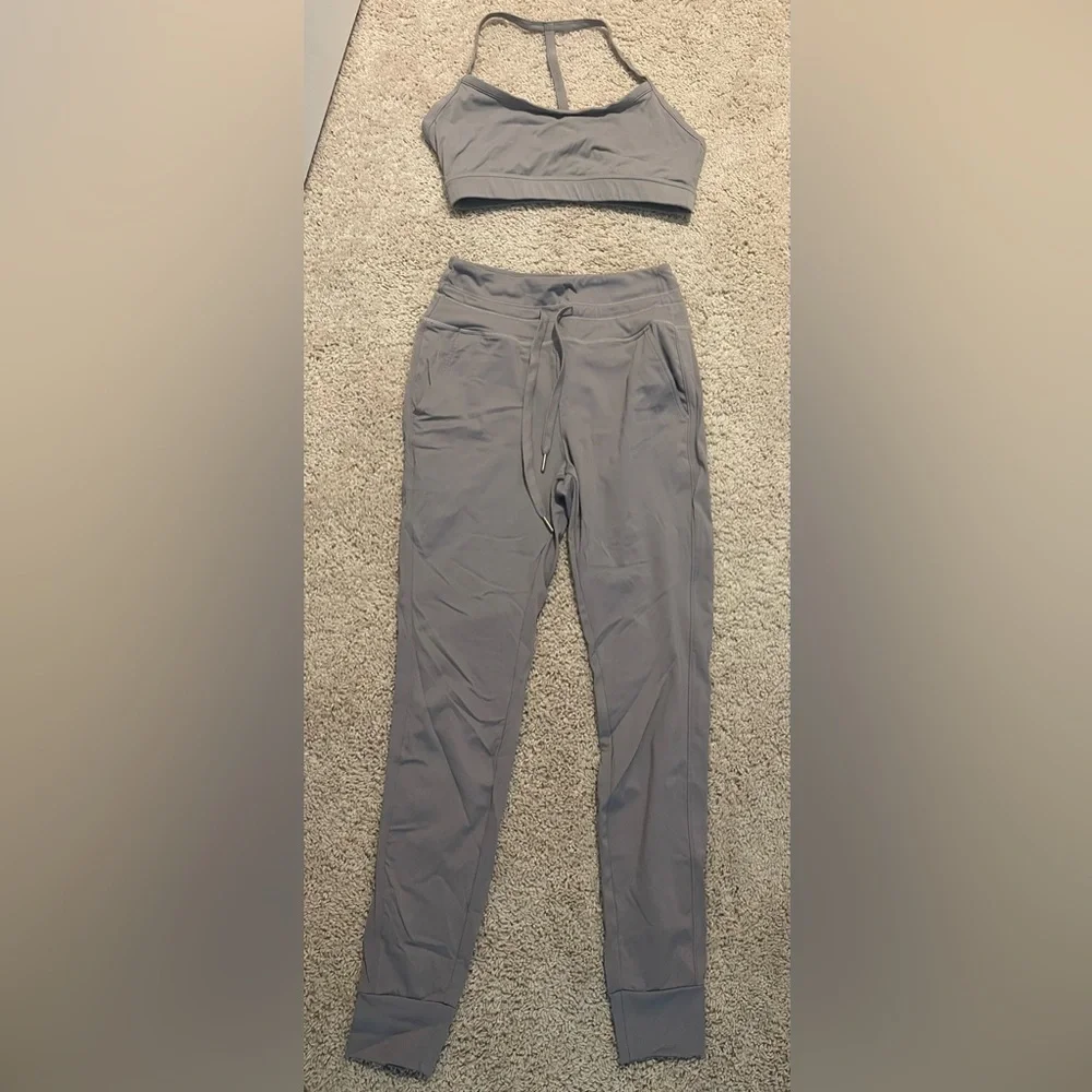 HALARA Women's Gray Leggings and Sports Bra Set - Picture 1 of 1